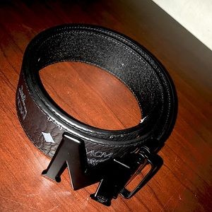MCM BLACK ON BLACK REVERSIBLE BELT